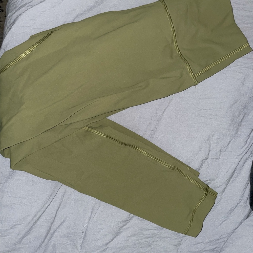 Wunder under size 6 lululemon